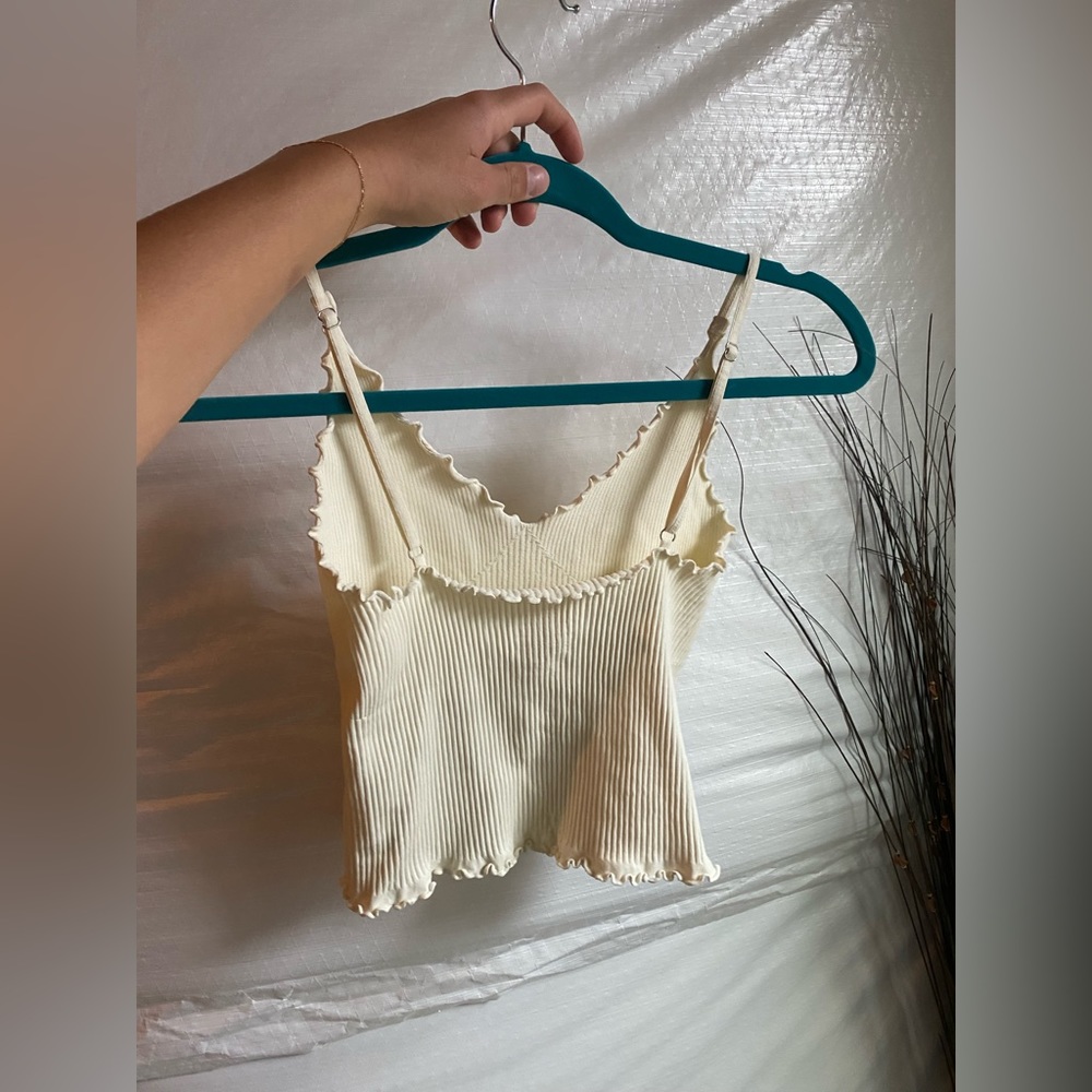 Free people intimately ruffled, cropped tank top. Cream , size s/xs - Picture 2 of 4